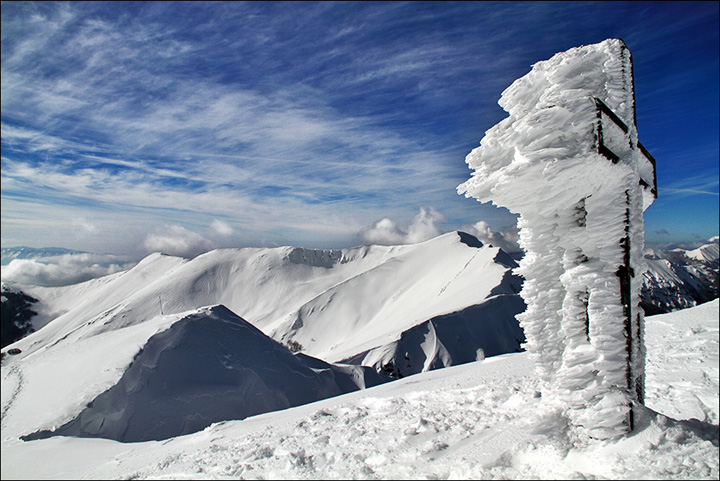 Pizzo Deta (M.ti Ernici). Croce di vetta